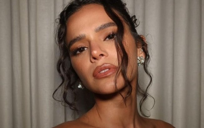 Bruna Marquezine mostra bastidores da direção do clipe de João Lucas