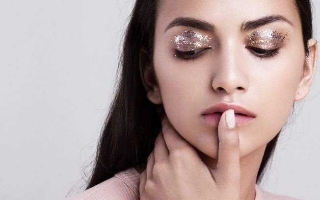 5 jeitos de usar glitter para criar uma maquiagem glamourosa