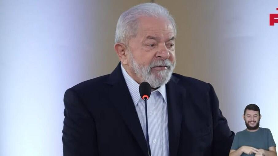 Reduzir a desigualdade é mais importante que teto de gastos, diz Lula