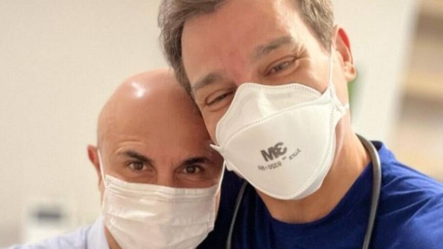 Celso Portiolli e o médico Fernando Maluf que o acompanhou no tratamento contra o câncer