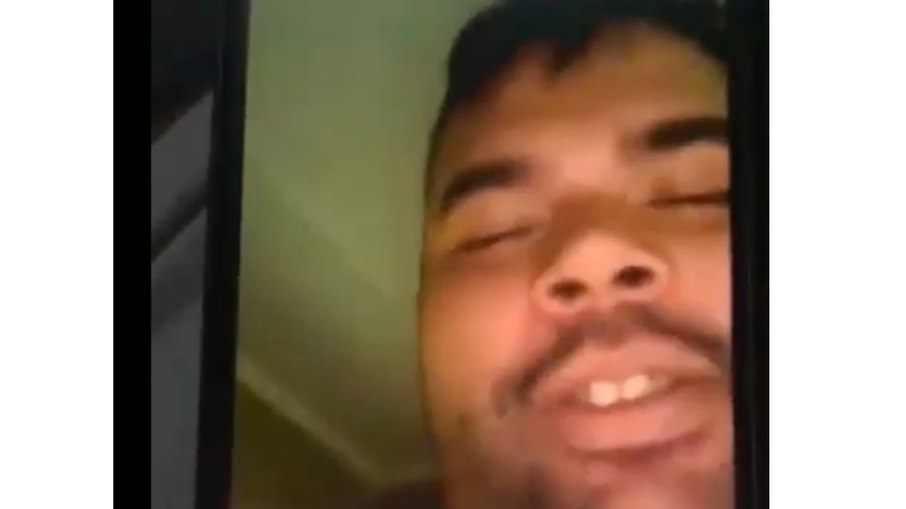 Tiago Lobo, o ganso do caso da cocaína de Rubineia (SP), aparece em chamada de vídeo feita antes de relatar o desvio da droga Tiago Lobo, o ganso do caso da cocaína de Rubineia (SP), aparece em chamada de vídeo feita antes de relatar o desvio da droga