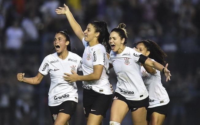 Jogadoras do Corinthians comemoram um dos gols da vitória por 2 a 0 sobre o Santos - Foto: Staff Images/CBF