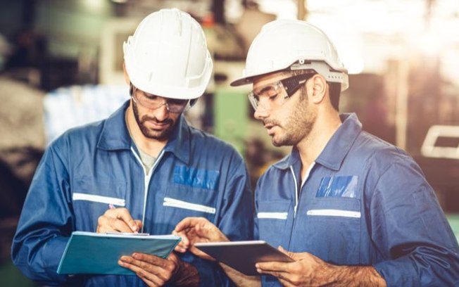 Índice de horas trabalhadas na indústria registra queda Índice de horas trabalhadas na indústria registra queda