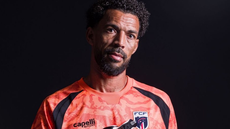 Vozinha, goleiro de Cabo Verde, fez belas defesas na estreia da Copa do Mundo Vozinha, goleiro de Cabo Verde, fez belas defesas na estreia da Copa do Mundo