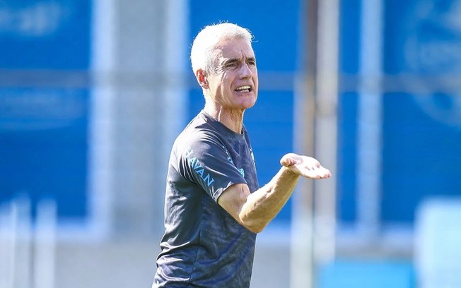 Homem é preso por se passar pelo técnico do Grêmio e dar golpe em jogadores 