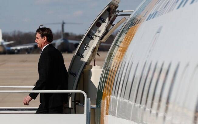 Jair Bolsonaro desembarcou em Washington no fim da tarde do domingo (17)