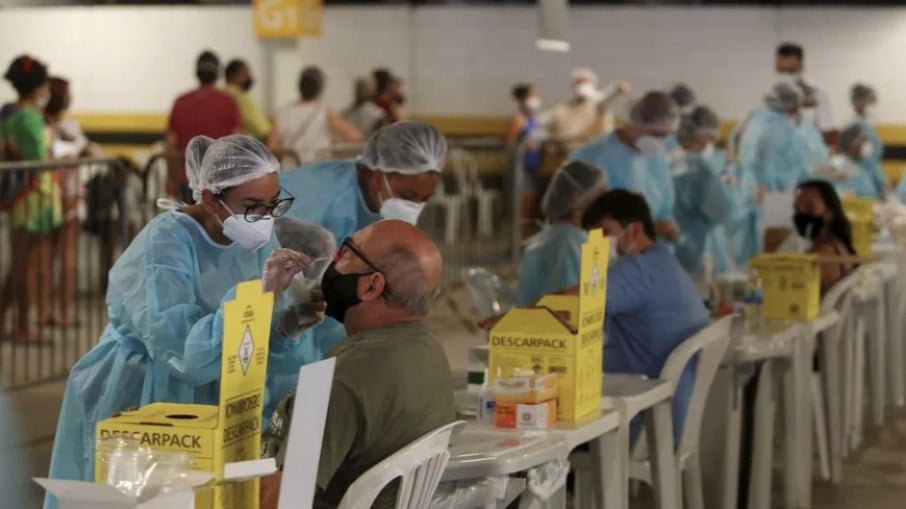Casos de Covid-19 disparam 326% nas farmácias brasileiras em maio