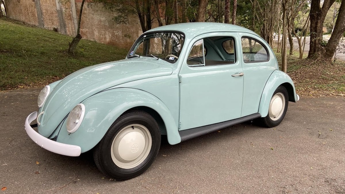 VW Fusca: versão 'pé de boi' não tinha cromados, nem retrovisor ou ainda marcador de combustível