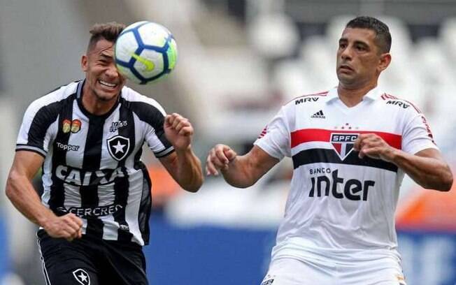 São Paulo empatou com o Botafogo no Rio de Janeiro e perdeu a liderança