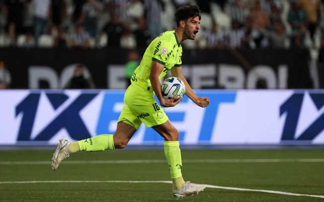Com um jogo a mais, Palmeiras diminui diferença para o Botafogo para três pontos Com um jogo a mais, Palmeiras diminui diferença para o Botafogo para três pontos