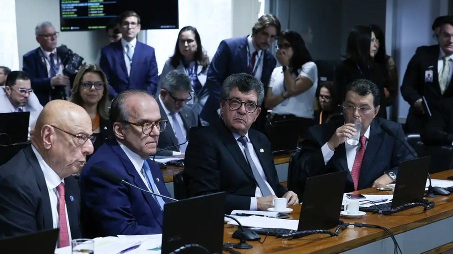 Comissão de Assuntos Econômicos (CAE) do Senado durante reunião para votar o projeto de lei 5.473/2025