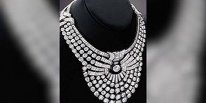 Colar de rainha do Egito com 673 diamantes é roubado de museu
