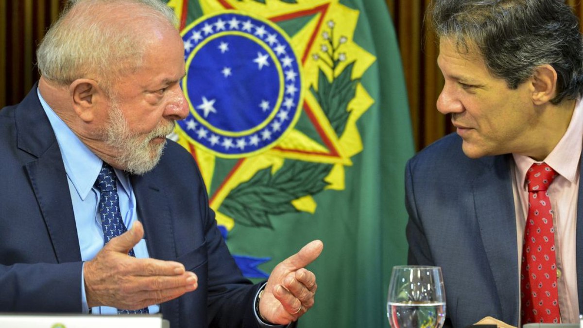 Presidente Luiz Inácio Lula da Silva (PT) e o ministro da Fazenda, Fernando Haddad (PT), durante reunião ministerial, no Palácio do Planalto
