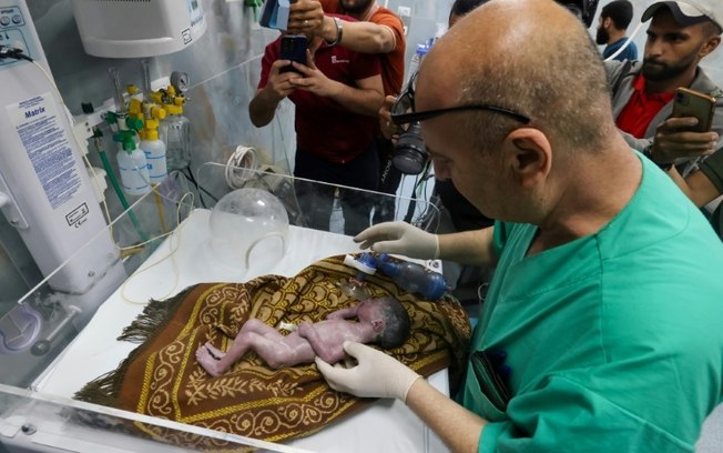Sabreen al-Ruh é a única sobrevivente de sua família depois que nasceu por cesárea do ventre de sua mãe moribunda em Gaza