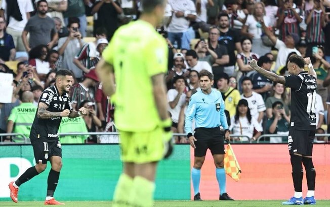 Philippe Coutinho anota primeiro gol com a camisa do Santos Philippe Coutinho anota primeiro gol com a camisa do Santos