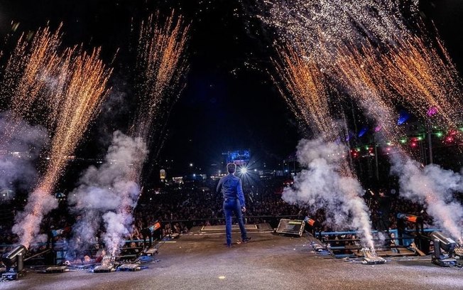 Luan Santana arrasta multidão para show em São João da Boa Vista