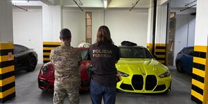 PF apreende carros de luxo ligados ao "careca do INSS"