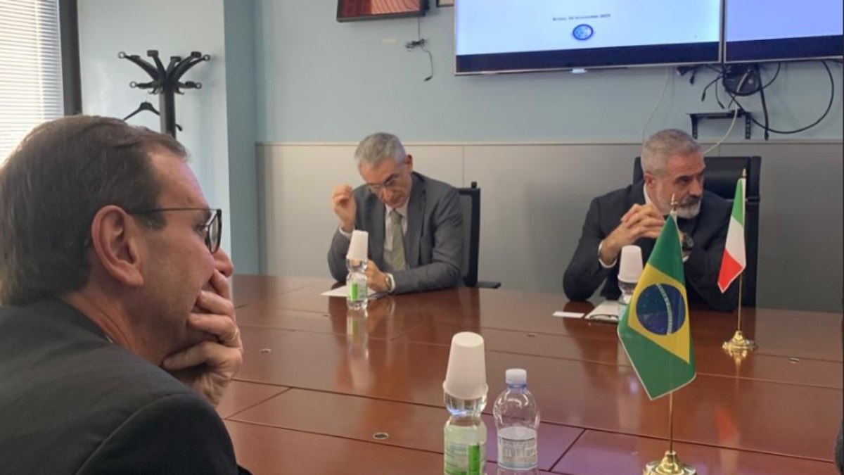 Prefeito participa de reunião com líderes de segurança da Itália, incluindo o Serviço de Cooperação Internacional de Polícia (SCIP) e a Direção Central de Polícia Criminal, em Roma, na segunda-feira (10). Prefeito participa de reunião com líderes de segurança da Itália, incluindo o Serviço de Cooperação Internacional de Polícia (SCIP) e a Direção Central de Polícia Criminal, em Roma, na segunda-feira (10).