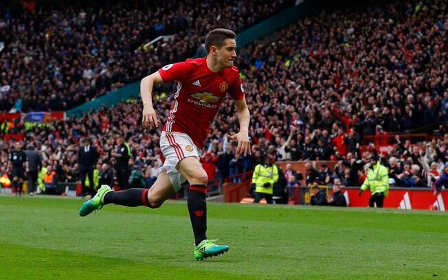 Ander Herrera comemora o segundo gol do Manchester United sobre o Chelsea