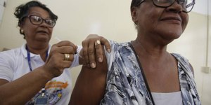Vacina da dengue do Butantan começa fase de teste em idosos