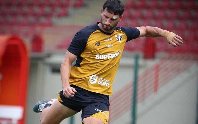 Calleri em ação na partida contra o Flamengo Calleri em ação na partida contra o Flamengo