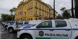 Mulher é esfaqueada e queimada no trabalho; ex-colega é suspeito