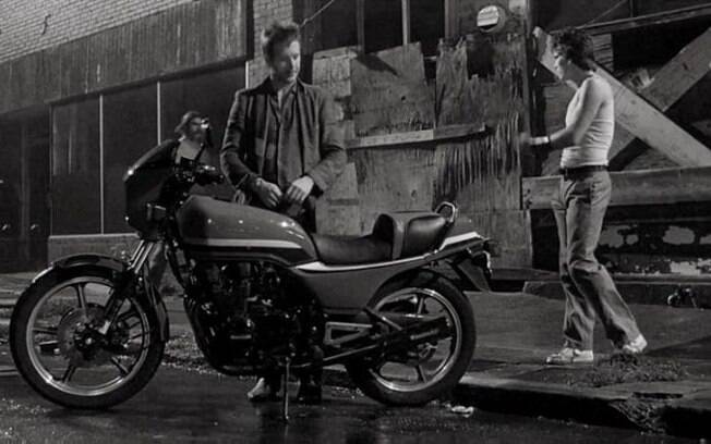 Em “O Selvagem da Motocicleta”, Mickey Rourke desfila com uma Kawasaki GPz 550