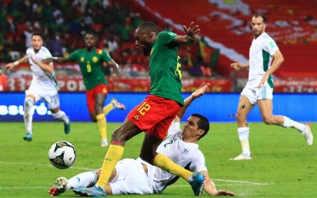 Com gol no último minuto, Camarões vence Argélia e garante classificação para a Copa do Mundo