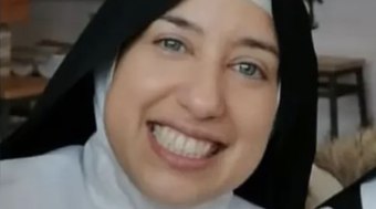 %22Bonita%20demais%22%3A%20brasileira%20perde%20o%20cargo%20de%20freira%20ap%C3%B3s%20den%C3%BAncia