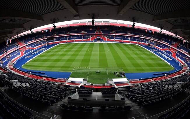 Stade Parc des Princes, casa do PSG recebeu cerca de 50 mil pessoas no último sábado (31)
