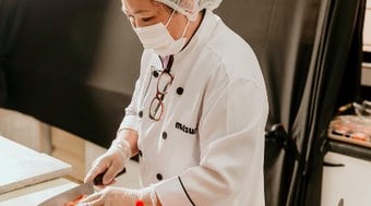 De ajudante em pastelaria a dona de rede de comida japonesa