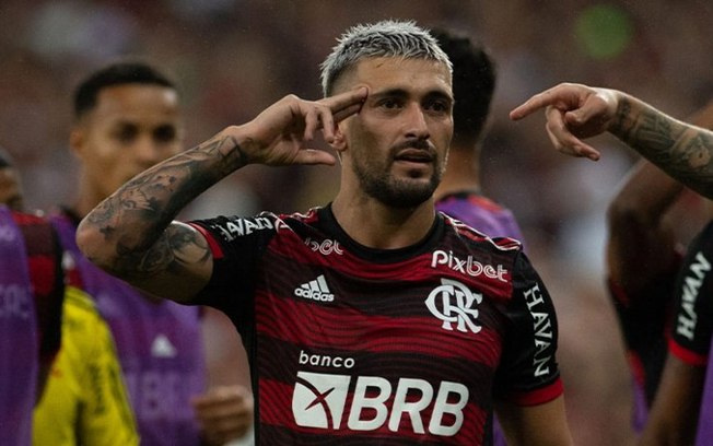 Com 'inferno' dentro e fora de campo, Flamengo vence o Atlético-MG e vai às quartas de final da Copa do Brasil