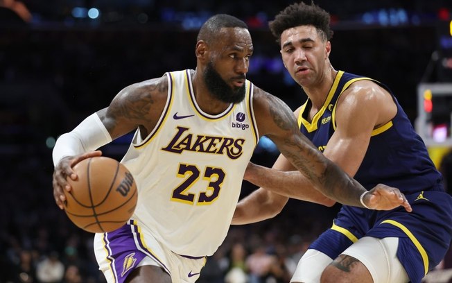 Cronômetro trava e jogo do Lakers na NBA termina com relógio manual