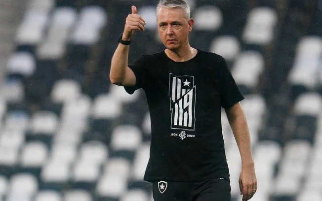 Botafogo demite Tiago Nunes após empate na Libertadores