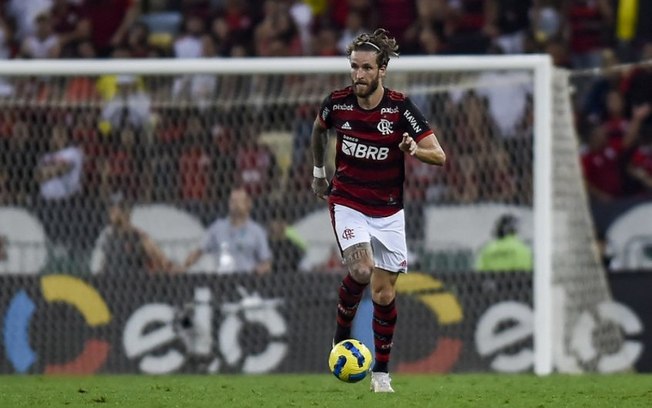 Em alta, Léo Pereira celebra marca de 100 jogos pelo Flamengo: 'Muita coisa se passou'