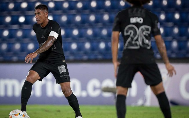 Paulinho admite conversas para tentar renovar com o Corinthians