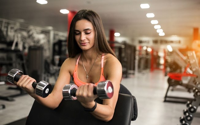 Praticar musculação todo dia faz mal?