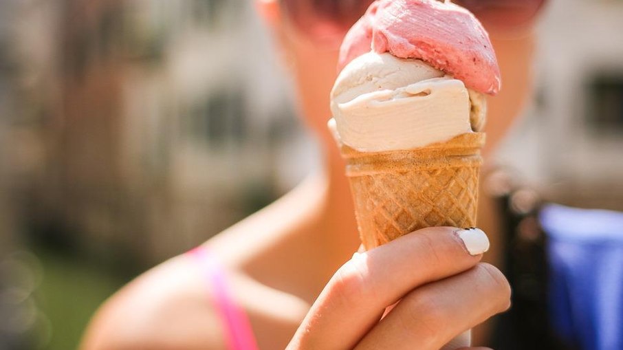 O sorvete é um alimento rico em açúcar e gordura — dois elementos que juntos são bem prejudiciais à saúde e podem causar problemas mais sérios. 