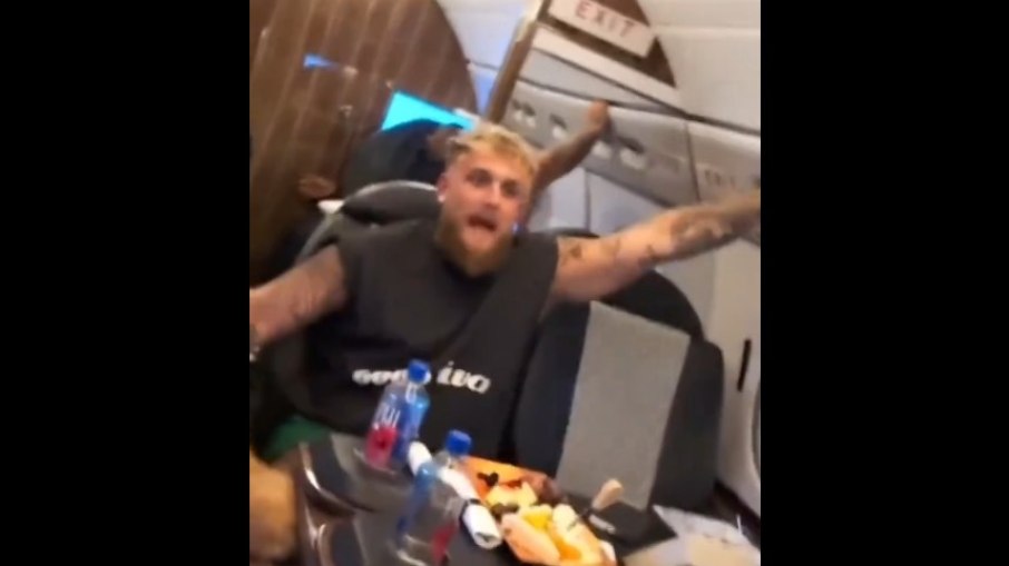 Jake Paul compartilha vídeo do momento que sua aeronave é atingida por raios; assista