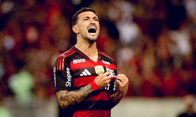 Flamengo atropela Fortaleza e reassume a liderança