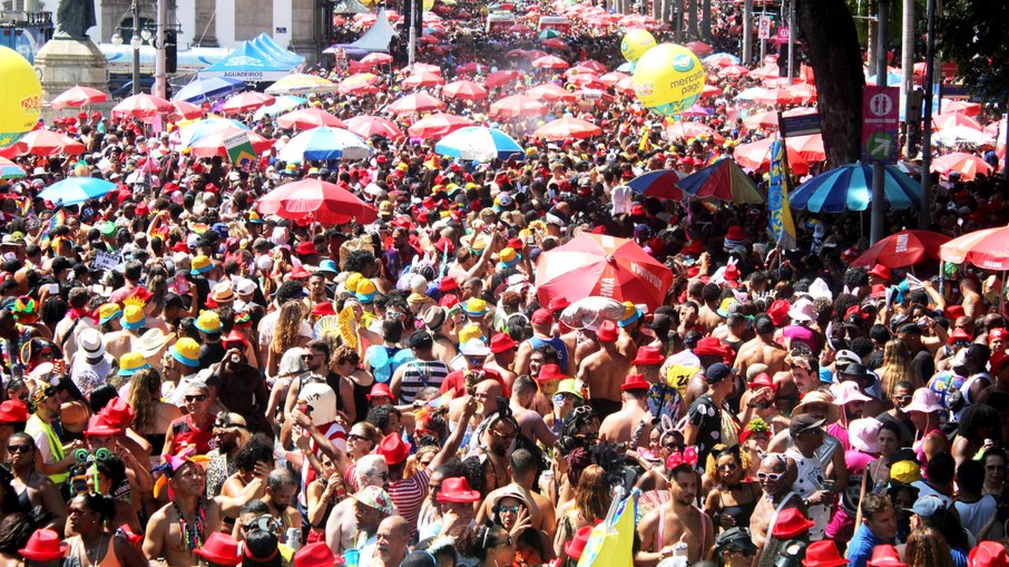 Equipe da coluna Burburinho acompanhou de perto o 107º desfile do bloco, que celebrou tradição, cultura e reuniu milhares no Centro