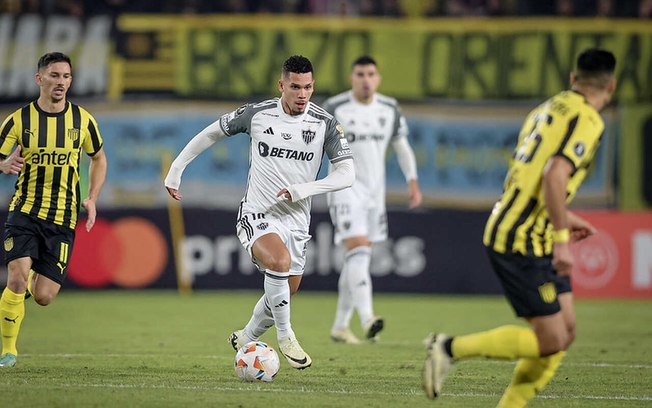 Galo de Milito durante a derrota para o Peñarol