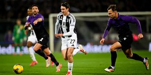 Jovem turco dá show e Juventus encaminha classificação
