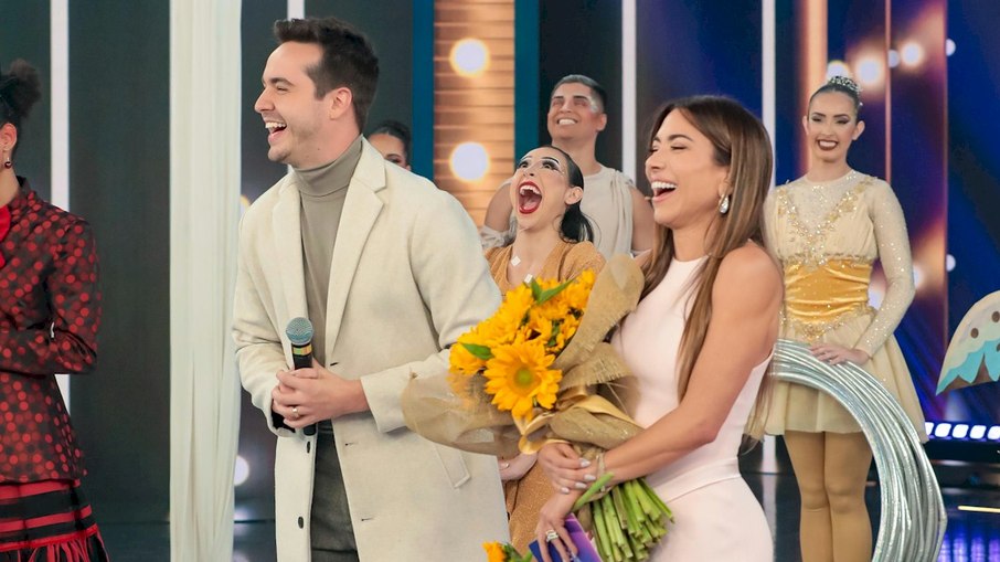Inovador, espetáculo 'Seja Luz' emociona Patrícia Abravanel no SBT Inovador, espetáculo 'Seja Luz' emociona Patrícia Abravanel no SBT