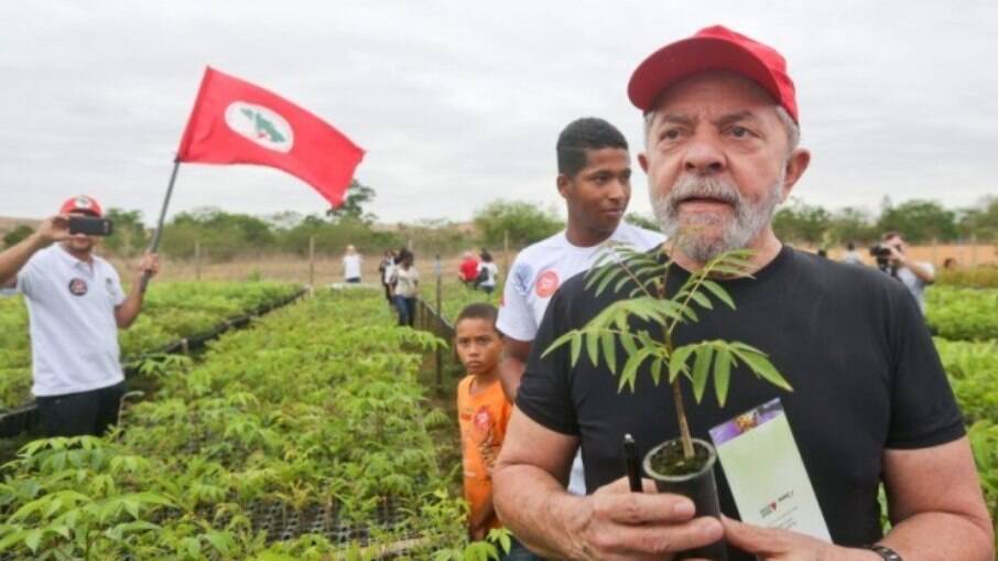 Lula em acampamento do MST