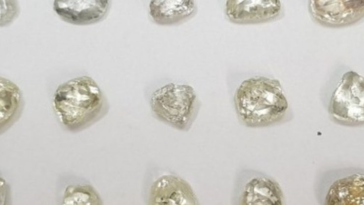 Minist%C3%A9rio%20vai%20leiloar%20diamantes%2C%20bolsas%20de%20luxo%20e%20ve%C3%ADculos