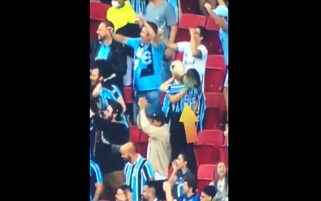 ‘Câmera do beijo’ flagra torcedor do Grêmio traindo esposa e bomba no grupo da família