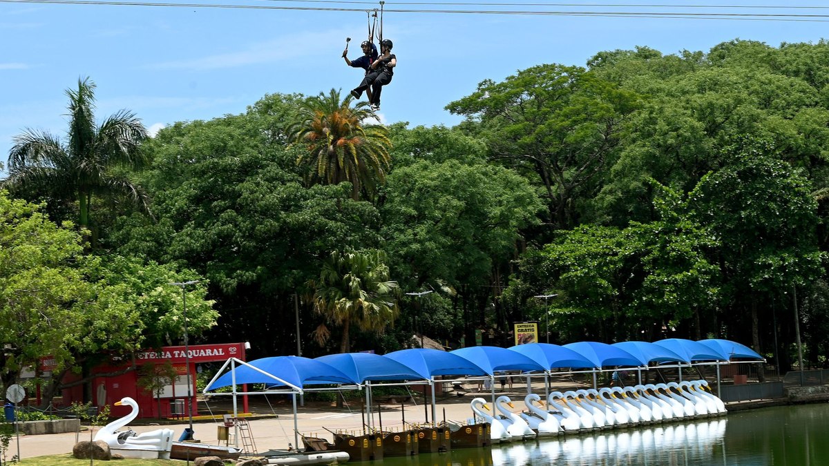 Tirolesa da Lagoa do Taquaral - Parque Portugal em Campinas (SP) Tirolesa da Lagoa do Taquaral - Parque Portugal em Campinas (SP)
