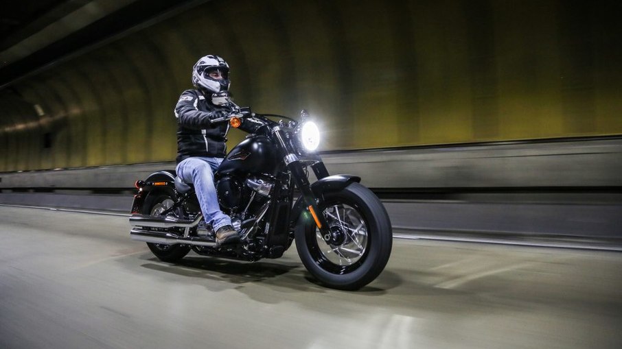 Faróis, lanternas e setas da moto Faróis, lanternas e setas da moto