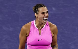 Vídeo: Sabalenka manda torcedor calar a boca durante Open de Roma